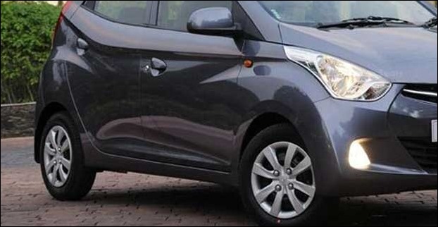 Hyundai Eon gives mileage of  21.1 kmpl and delivers 135 kmph in top speed